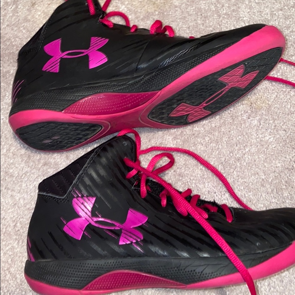 Basketball shoes